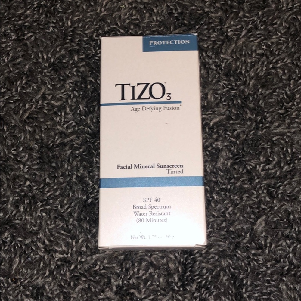 Facial mineral tinted sunscreen